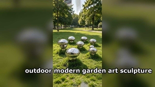 Este grupo de esculturas em forma de cogumelo espelhado incorporadas à lei acrescentam um ambiente artístico moderno