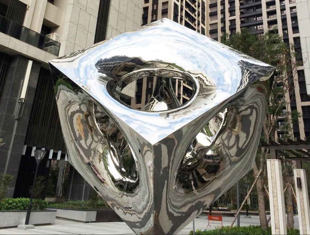 Decoração altamente lustrada de aço inoxidável contemporânea da plaza do cubo da luz da escultura