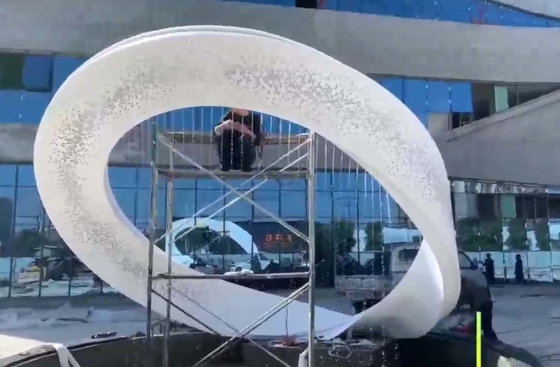 Escultura de aço inoxidável moderna da arte finala do diodo emissor de luz uma altura de 3,5 medidores