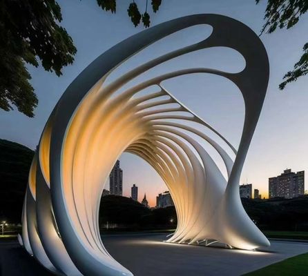 316L escultura de metal exterior de aço inoxidável com verniz branco e 4,5 metros de comprimento para decoração de arte moderna