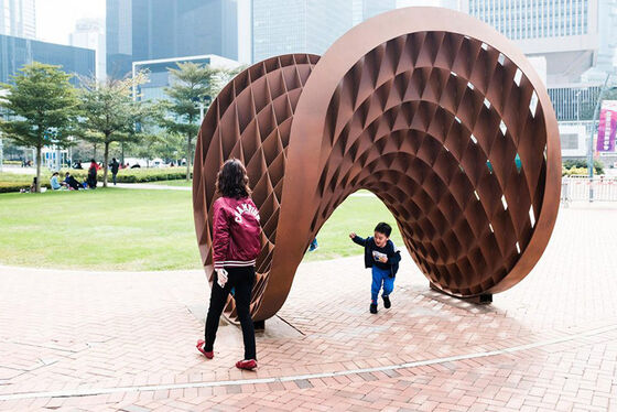 Grande escultura pública de metal ao ar livre, marco da cidade para decoração urbana